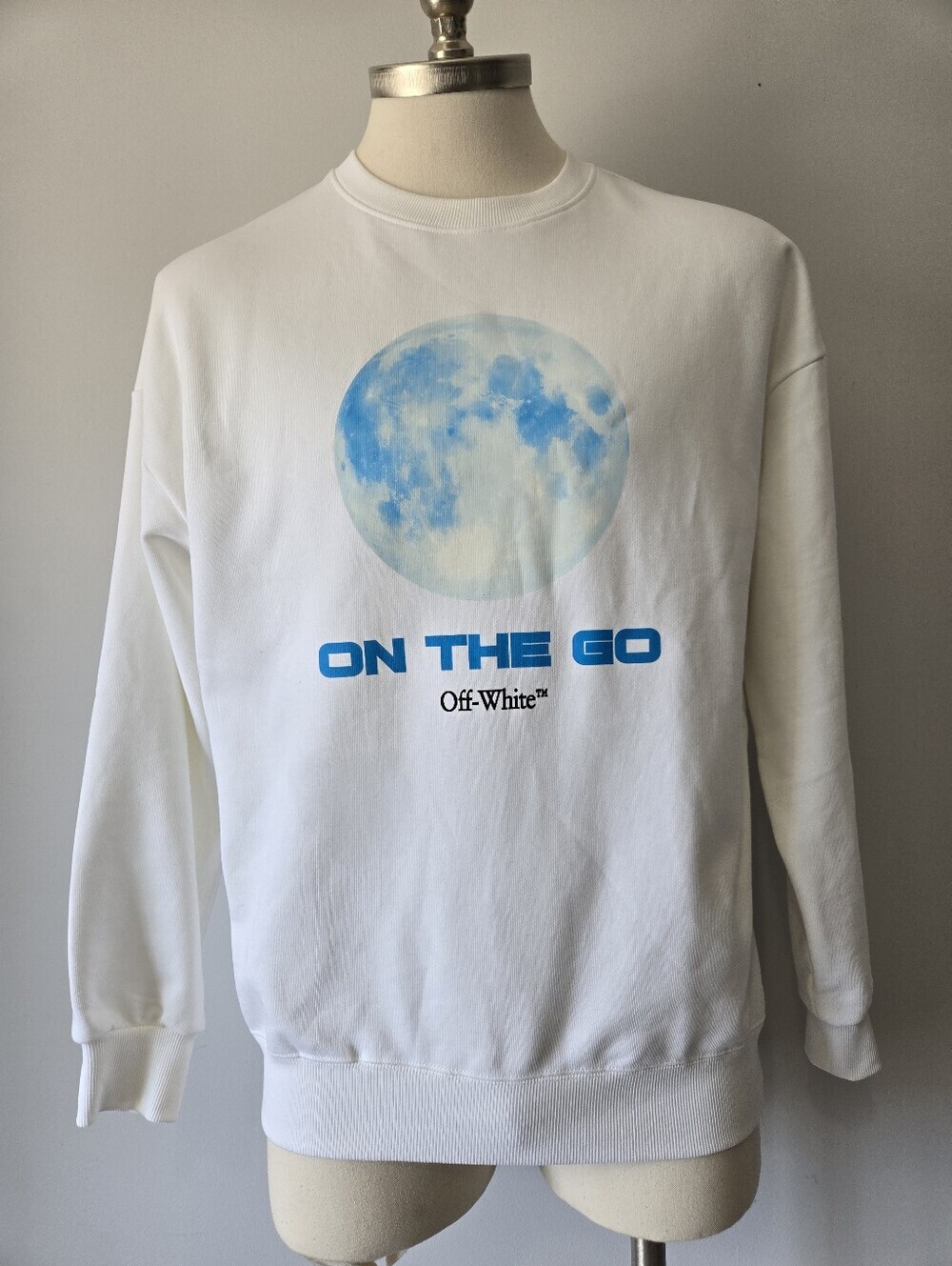 Off-White White Crewneck Onthego Blue Moon Sweatshirt. Size Medium